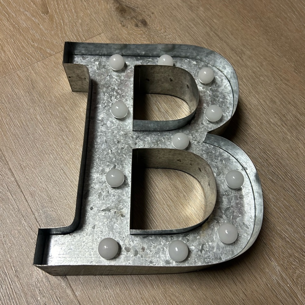 Hobby Lobby 'B' Metal Decor - Picture 1 of 3
